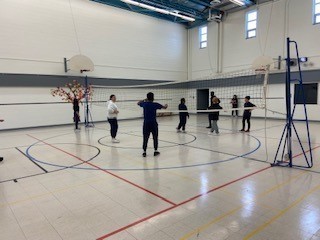 Photo of students playing volleyball in the St. Marguerite Bourgeoys school gym at lunch