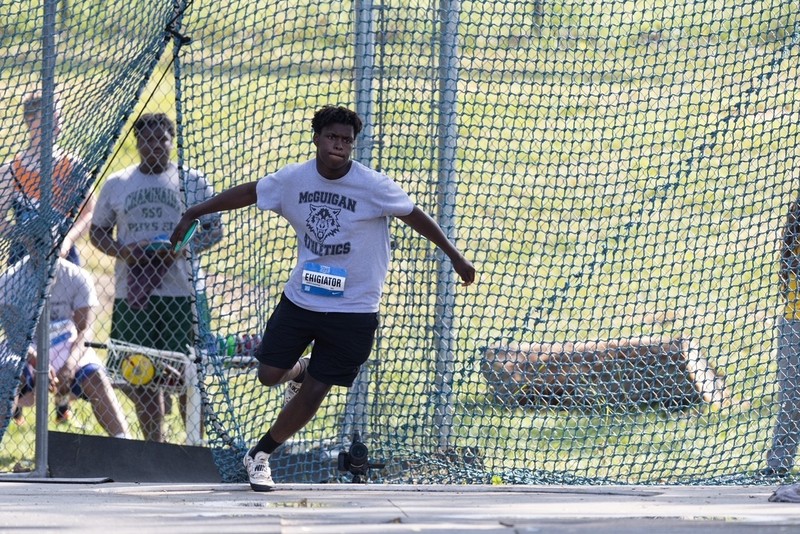 Egohsa throwing the discus